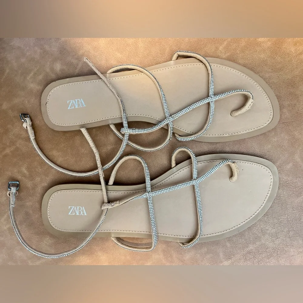 Summer 🌞 NWOT Flat Rhinestone Ankle Strap Sandals LIKE NEW Size 40 - Picture 6 of 6